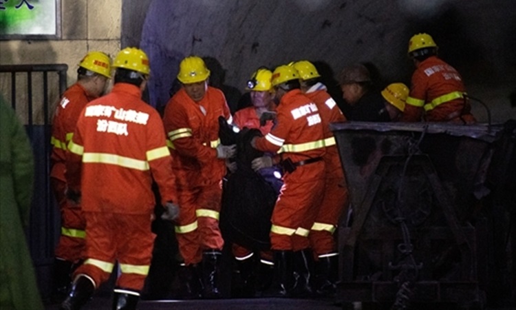 Lực lượng cứu hộ tại hiện trường một vụ nổ mỏ than ở Quý Châu, Trung Quốc tháng 11/2019. Ảnh: Global Times.