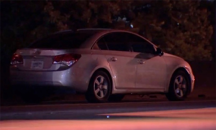 Chiếc xe mà thiếu nữ đã nhảy khỏi trên cao tốc liên bang ở bang Texas, Mỹ hôm 5/7. Ảnh: KTRK.